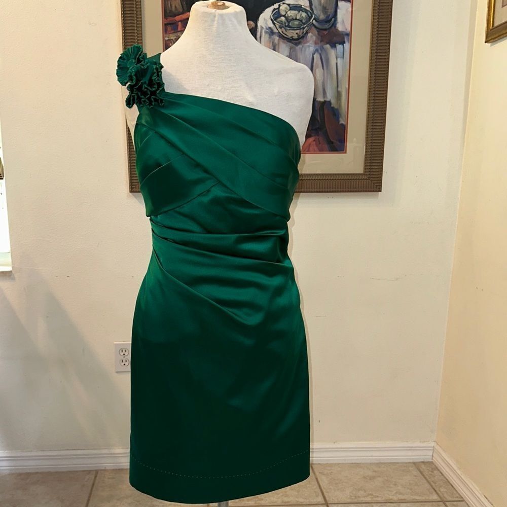 Phoebe Couture Elegant Green Sateen One-Shoulder Dress Size 8